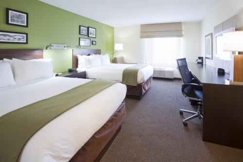 Holiday Inn Express Hotel & Suites Rogers, an IHG Hotel