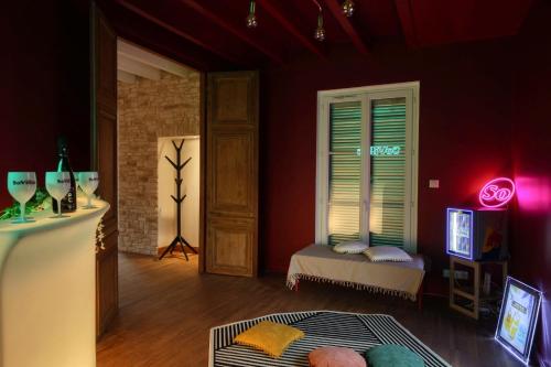 Shared lounge/TV area, Crazy Villa Chasseuserie 89 - Heated pool - Soccer - 1h30 Paris - 45 p in Lavau (Burgundy)