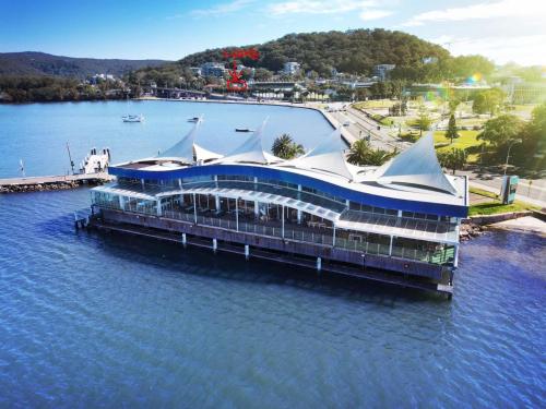 Lake View House entire house in Gosford