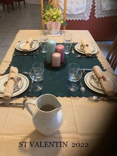 ห้องส่วนกลางสำหรับนั่งเล่น/ดูทีวี, L'Escapade de JOS , chambres et table d'hôte (L'Escapade de JOS , chambres et table d'hote) in ปงต์-เดอ-ซาลาร์