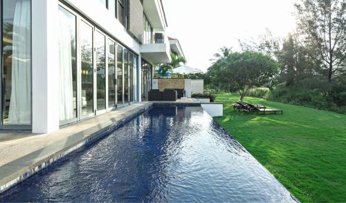 Luxury Pool Villa Close To The Private Beach