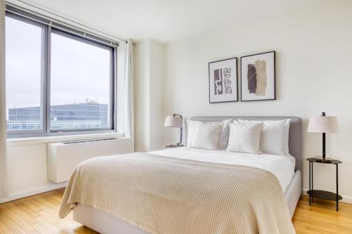 LIC 1BR w WD Elevator Doorman nr E River NYC-852 in New York, USA