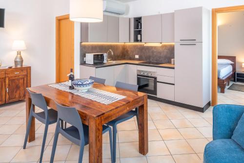 One-Bedroom Apartment image 5