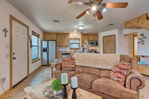 Medicine Park Cabin Rental with Mountain View in Medicine Park, USA
