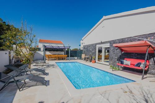 Villa Tomic