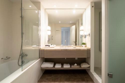 room detail thumbnail 2