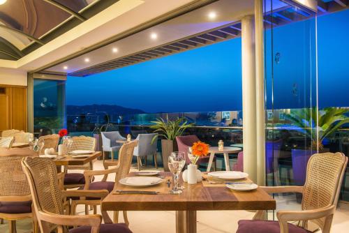 Castello City Hotel - image 14