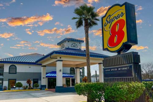 Super 8 by Wyndham Sealy