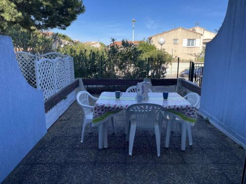 Appartement Le Grau-du-Roi, 1 pièce, 5 personnes - FR-1-250-140