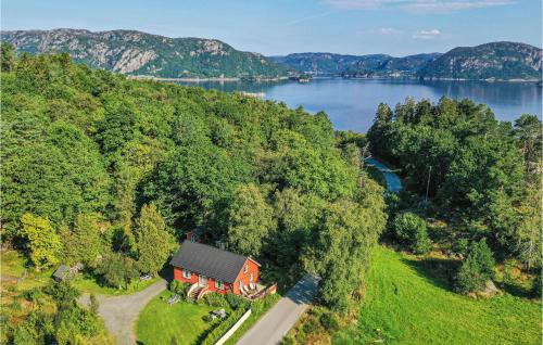 Nice home in Farsund with 3 Bedrooms, Jacuzzi and WiFi - Farsund