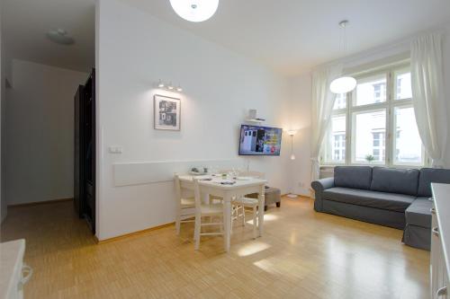 One-Bedroom Apartment image 4
