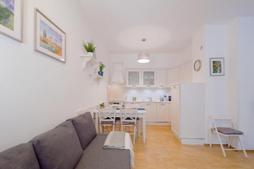 One-Bedroom Apartment image 3