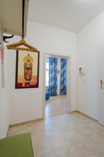 One-Bedroom Apartment image 2