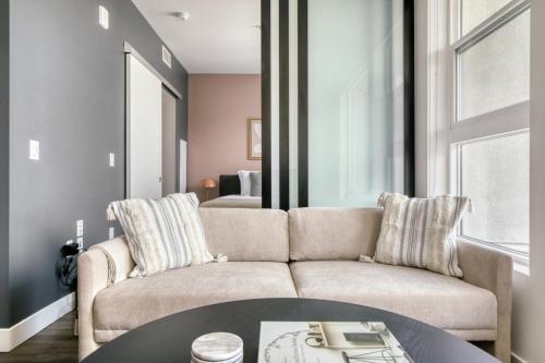 Hollywood 1br w pool gym nr Santa Monica Blvd LAX-905 in Los Angeles, USA