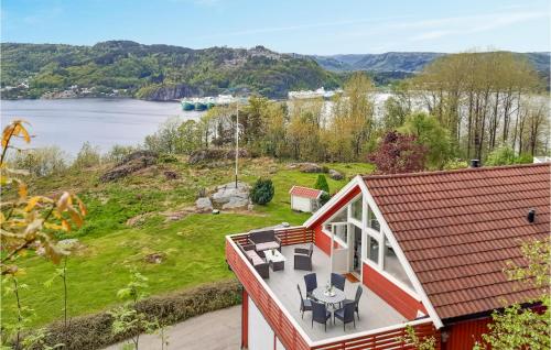 Nice apartment in Lyngdal with 3 Bedrooms and WiFi - Apartment - Lyngdal