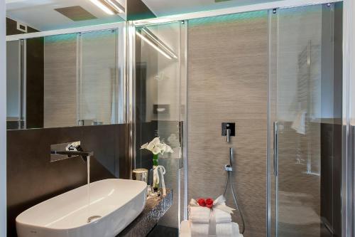 Vatican Style - image 7