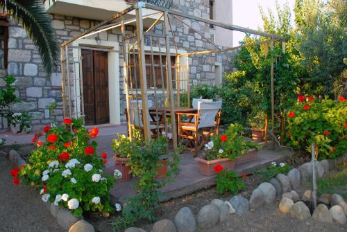 Molivos Hills Apartments in Vafeios