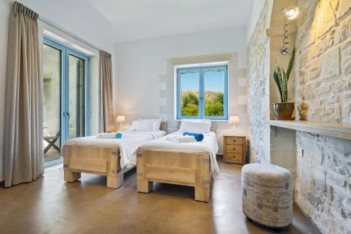 Calma Seaside Villa in Armeni