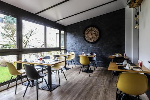 Ételek és italok, Hotel Des Cedres in Chateaudun-Bannier