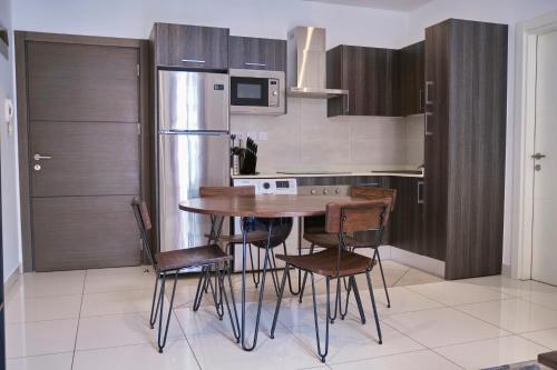 King Size Bed & 129 Mb Data Speed 1BR en suite with pool at Embassy Gardens Cantonment Accra - image 5