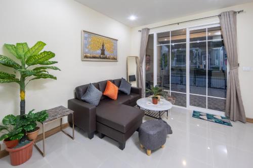 46 Golden House in San Phe Suea