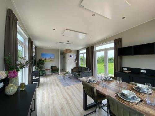 2 bedrooms, 4 beds