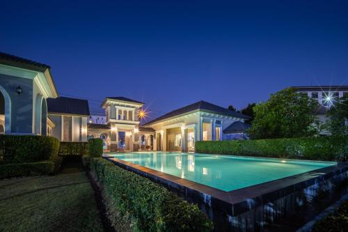 46 Golden House in San Phe Suea