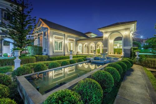 46 Golden House in San Phe Suea