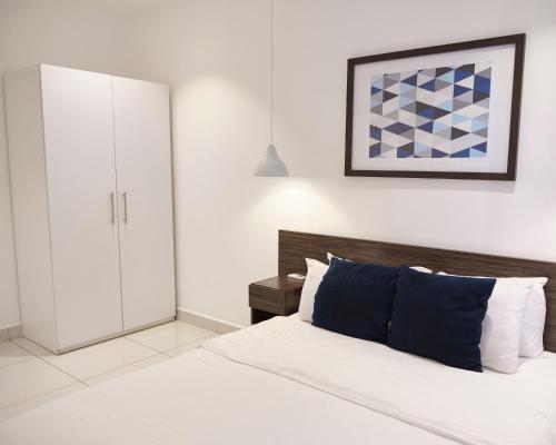 King Size Bed & 129 Mb Data Speed 1BR en suite with pool at Embassy Gardens, Cantonment, Accra, Accra (foto 8)