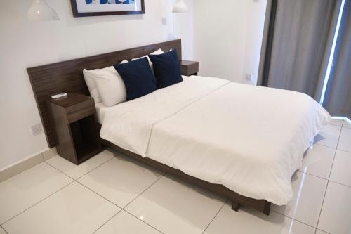 King Size Bed & 129 Mb Data Speed 1BR en suite with pool at Embassy Gardens, Cantonment, Accra, Accra (foto 11)