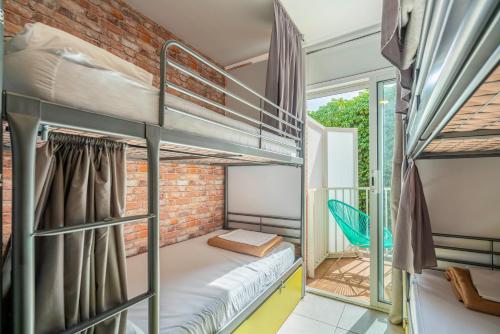 1 bunk bed
