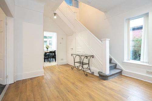 Pillo Rooms - Spacious 4 Bedroom Detached House close to Heaton Park, Manchester (photo 10)