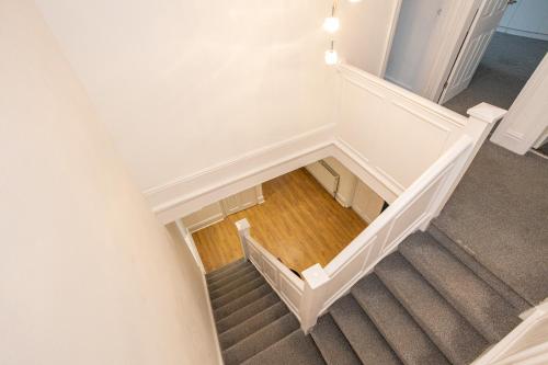 Pillo Rooms - Spacious 4 Bedroom Detached House close to Heaton Park, Manchester (photo 6)