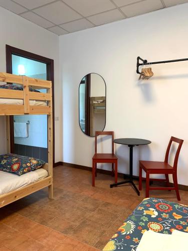 room detail thumbnail 2