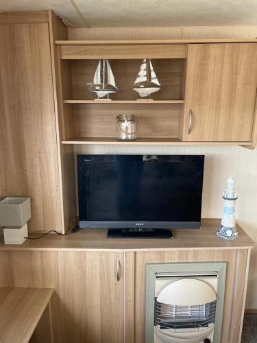 No. 1 Family Caravan at Golden Gate Holiday Centre, Sleeps 6
