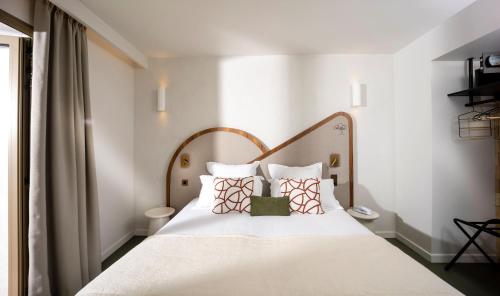 1 queen bed, 1 twin bed