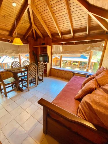 2 bedrooms, 4 beds