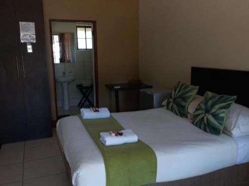 OR Tambo Guest House Room Type - Budget Double Room