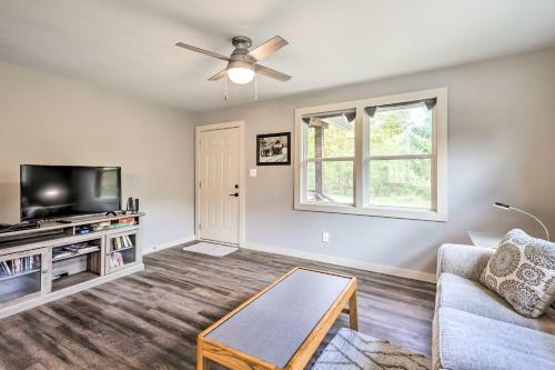 Newland Retreat with Creek, Near Hiking and Wineries! in Newland, USA