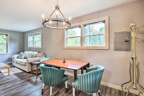 Newland Retreat with Creek, Near Hiking and Wineries! in Newland, USA