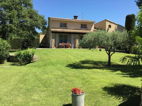 Villa provençale avec piscine et spa - Location, gîte - Saint-Quentin-la-Poterie