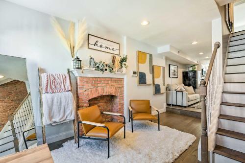 Central and Trendy Baltimore Townhome Pets OK! in Baltimore, USA