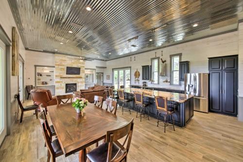Ladera Hill Country Estate on 13 Acres with Hot Tub - image 17