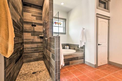 Ladera Hill Country Estate on 13 Acres with Hot Tub - image 10