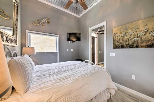 Ladera Hill Country Estate on 13 Acres with Hot Tub - image 13