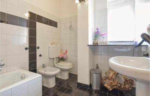 3 Bedroom Nice Apartment In Rapallo - image 2