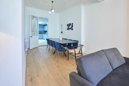 Five-Bedroom House image 10