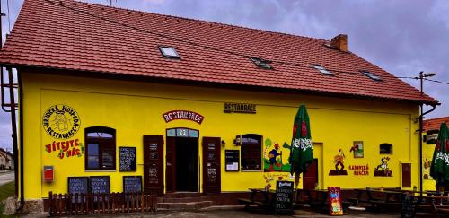 . Hrusická restaurace a penzion s klimatizací