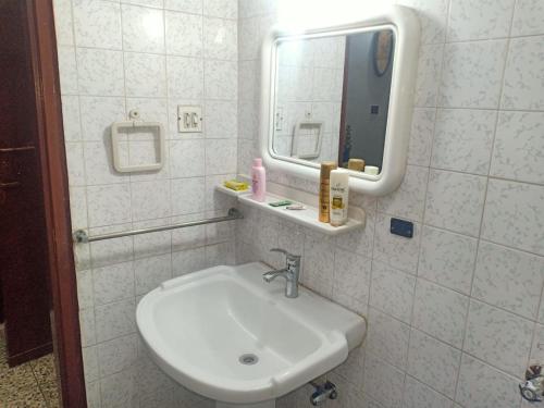Room with Separate Entrance & Parking & Fast Wifi, Исламабад (фото 6)