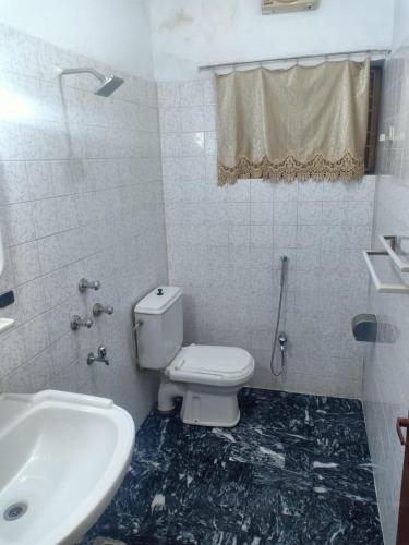 Room with Separate Entrance & Parking & Fast Wifi, Исламабад (фото 7)